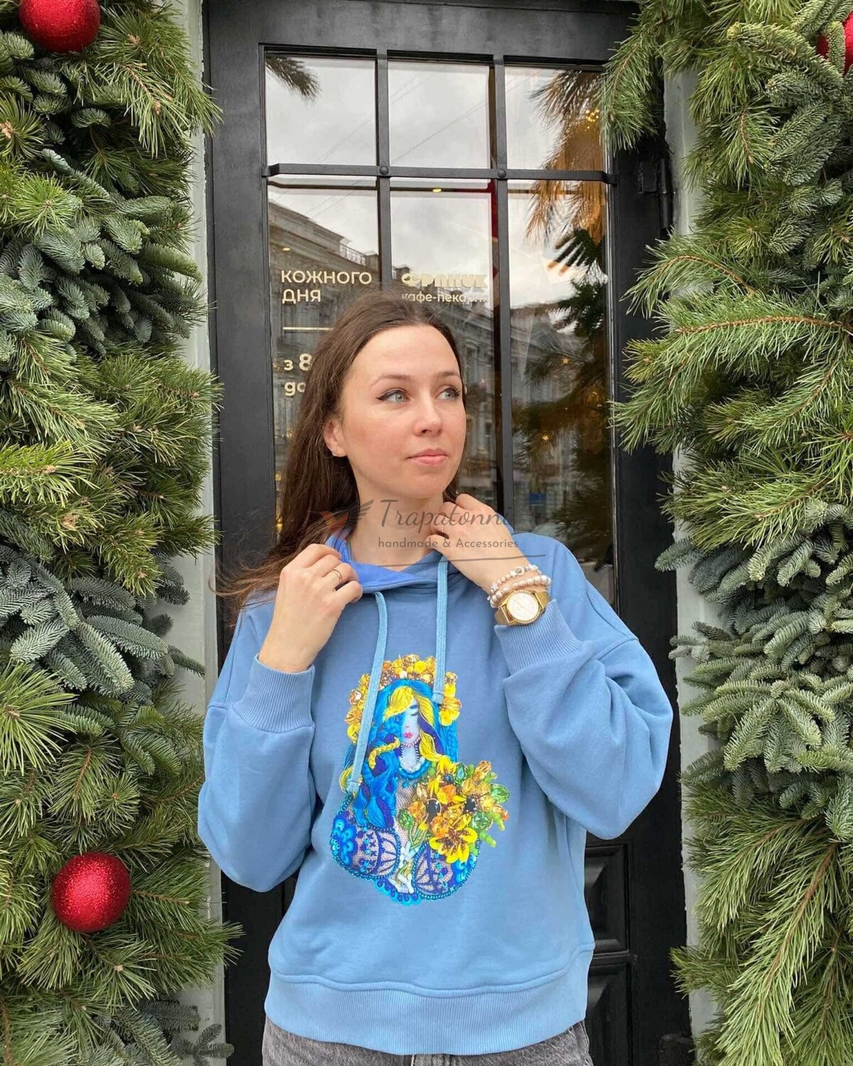 Принт берегині з соняхами